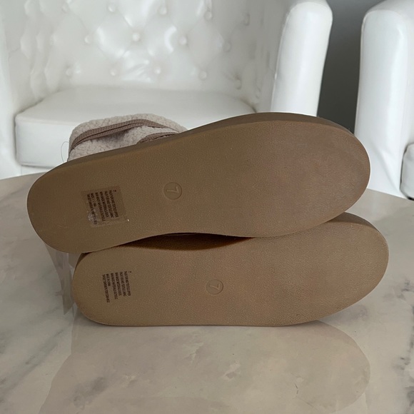 Universal Thread, Women’s, Sherpa Lined, Lace-Up, Boots. - Picture 4 of 6